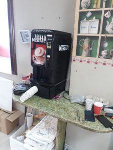 maquina de cafe en aula