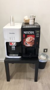 maquina de cafe y agua